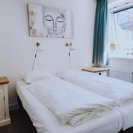 شقة In Netherlands Near Amsterdam, Cleaning Included *