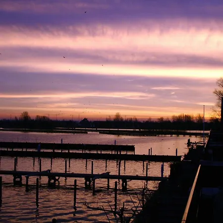 In Netherlands Near Amsterdam, Cleaning Included شقة Uitgeest