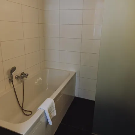 In Netherlands Near Amsterdam, Cleaning Included شقة